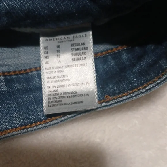 American Eagle Outfitters Women's Ripped Blue Boyfriend Jeans - Picture 3 of 5